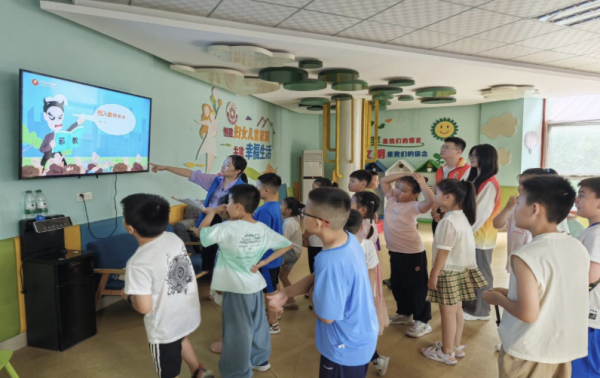 山东股票配资公司 南苑街道水景园社区开展青少年反邪教宣传教育活动